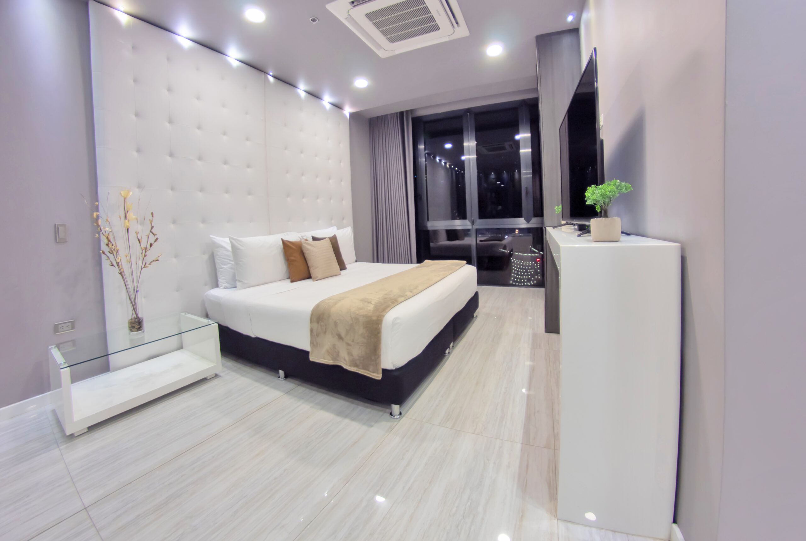 Lleras Luxury 2 Bedroom Daily rental, Gross $60k/yr, Seller may finance (TURNKEY)